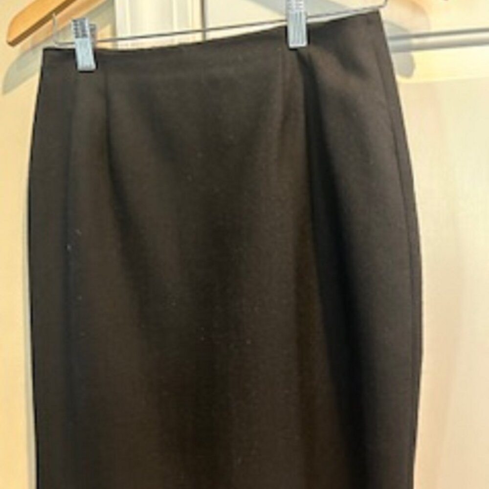Women's Skirt Black Jennifer & Grace Size 8 Wool Zips in Back Pleated Front